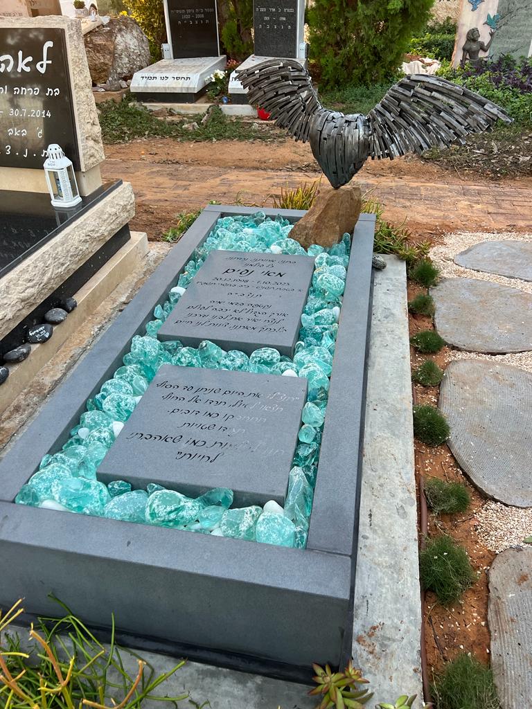 מצבה 3565- מצבות מיוחדות אומנותיות