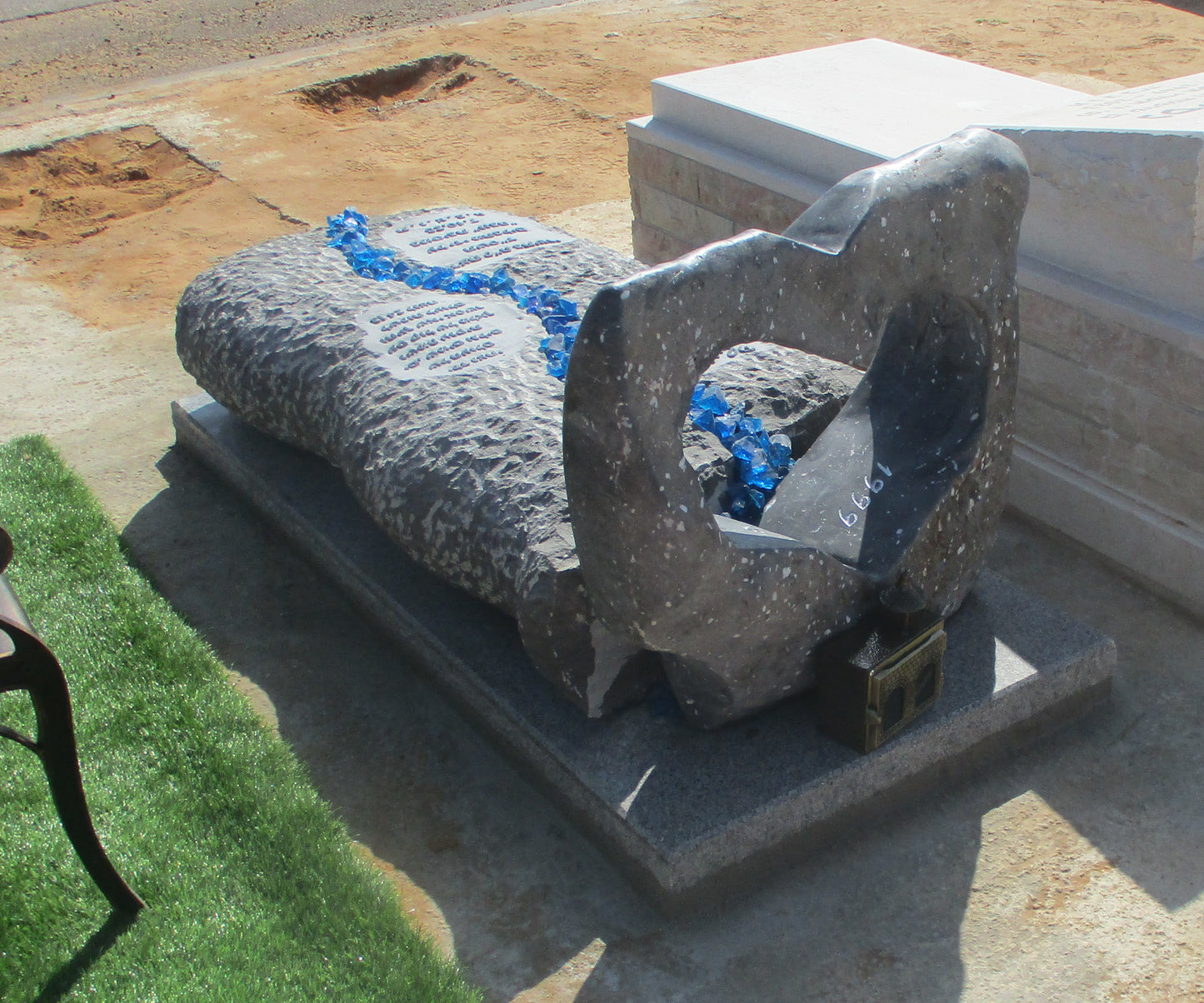 מצבה 4051- מצבות מיוחדות אומנותיות