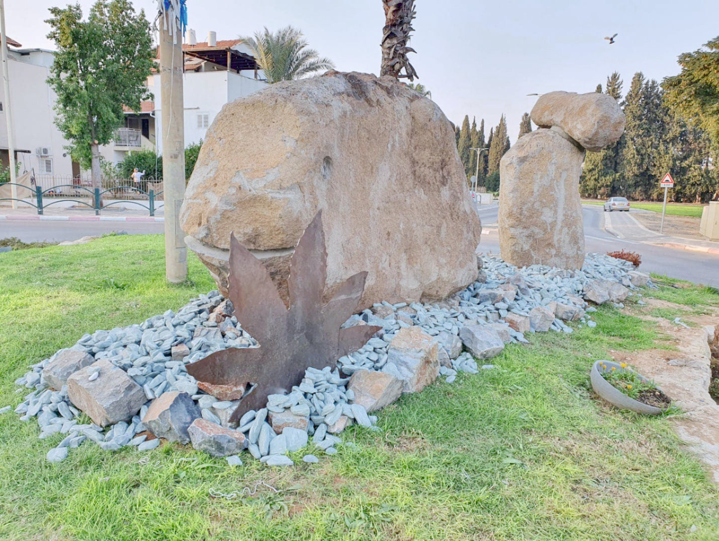 "יונה והלויתן " מועצה אזורית שפיר